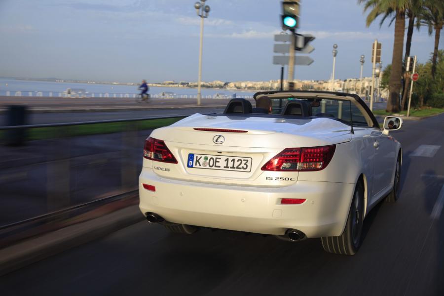  Lexus IS250C 2008 года  (фото 78 из 113)